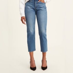 NWT Levi Wedgie High rise jean